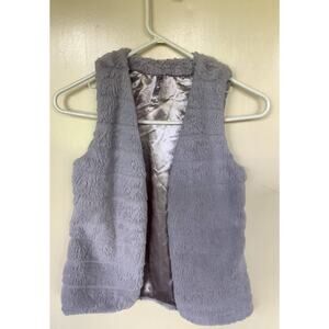 Beauties designed in Los Angeles fur vest, size M (6-8)
